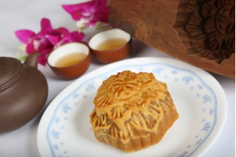 Box of 4 Pcs Baked White Lotus Paste with Cranberries Mooncakes
